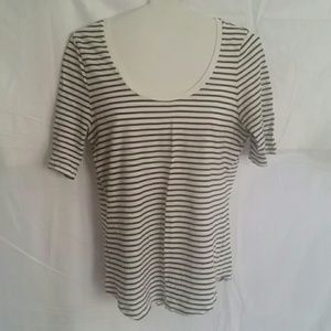 Scoop neck White w Black Stripes tee